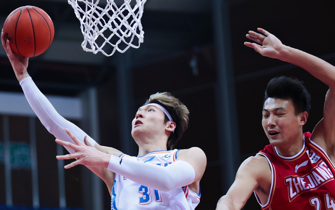 JIUYOU-关于上海海港训练开放日；赛前战术微调引欢呼；CBA常规赛在即；训练强度明显提升的信息