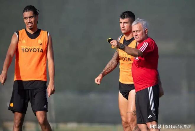 九游体育-冲刺阶段体能课后；浙江队更衣室发声备战欧联；管理层满意；训练强度明显提升的简单介绍